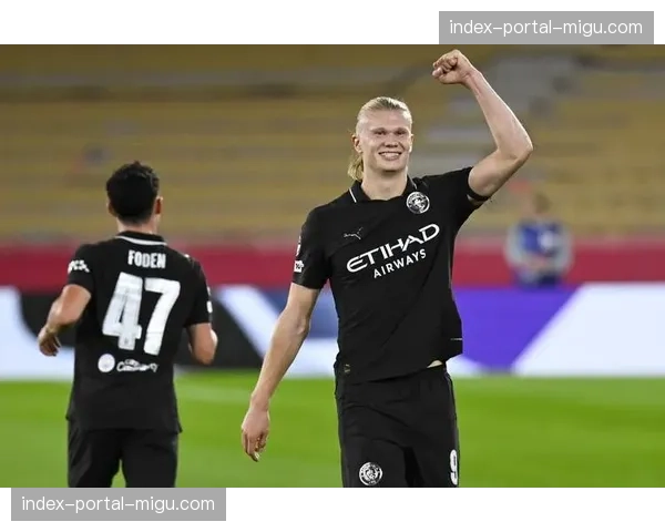 特写：曼城B席前场抢断后直塞，哈兰德单刀破门完成致命一击