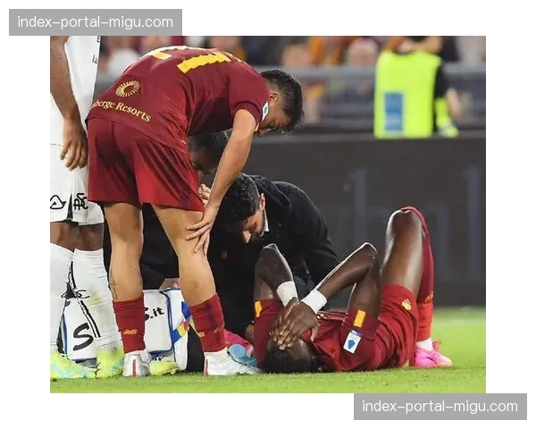 AC米兰与莱奥的续约谈判陷入僵局，球员经纪人被拍到出现在曼彻斯特。